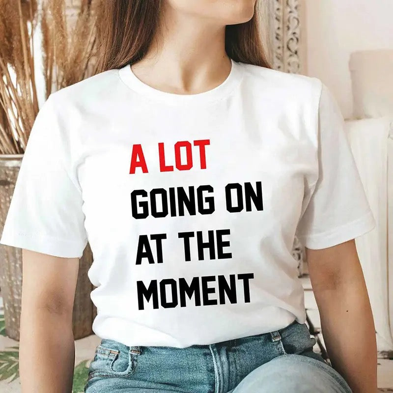 Están sucediendo muchas cosas en este momento Camiseta extragrande