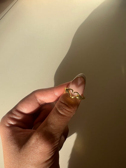 Heart Hands Ring - Resizeable